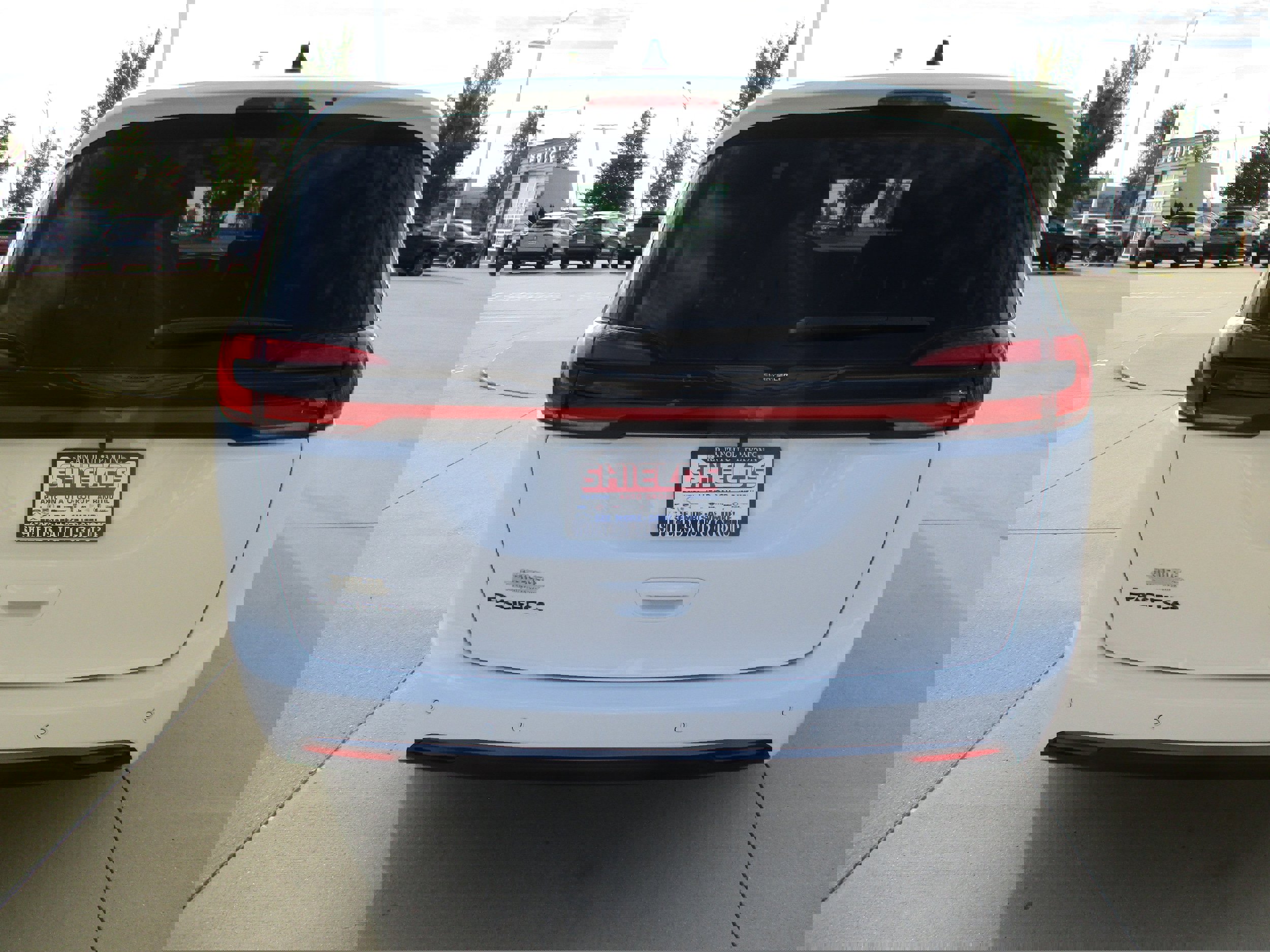 New 2026 Chrysler Pacifica Select image 5