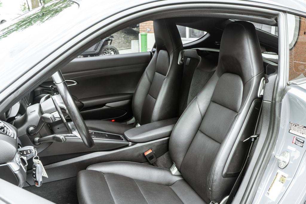 Used 2018 Porsche 718 Cayman RWD image 6