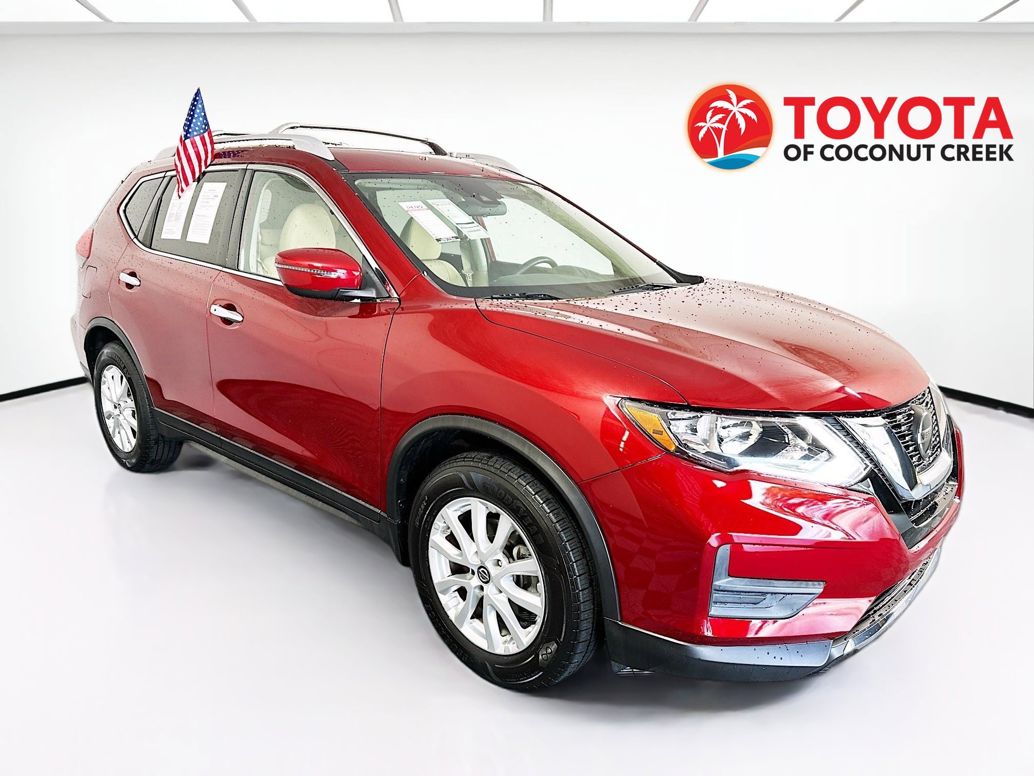 Used 2020 Nissan Rogue SV FWD image 1