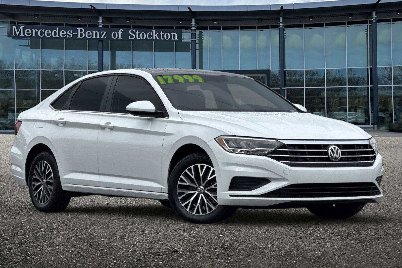 Used 2021 Volkswagen Jetta SE w/ SE Cold Weather Package image 2