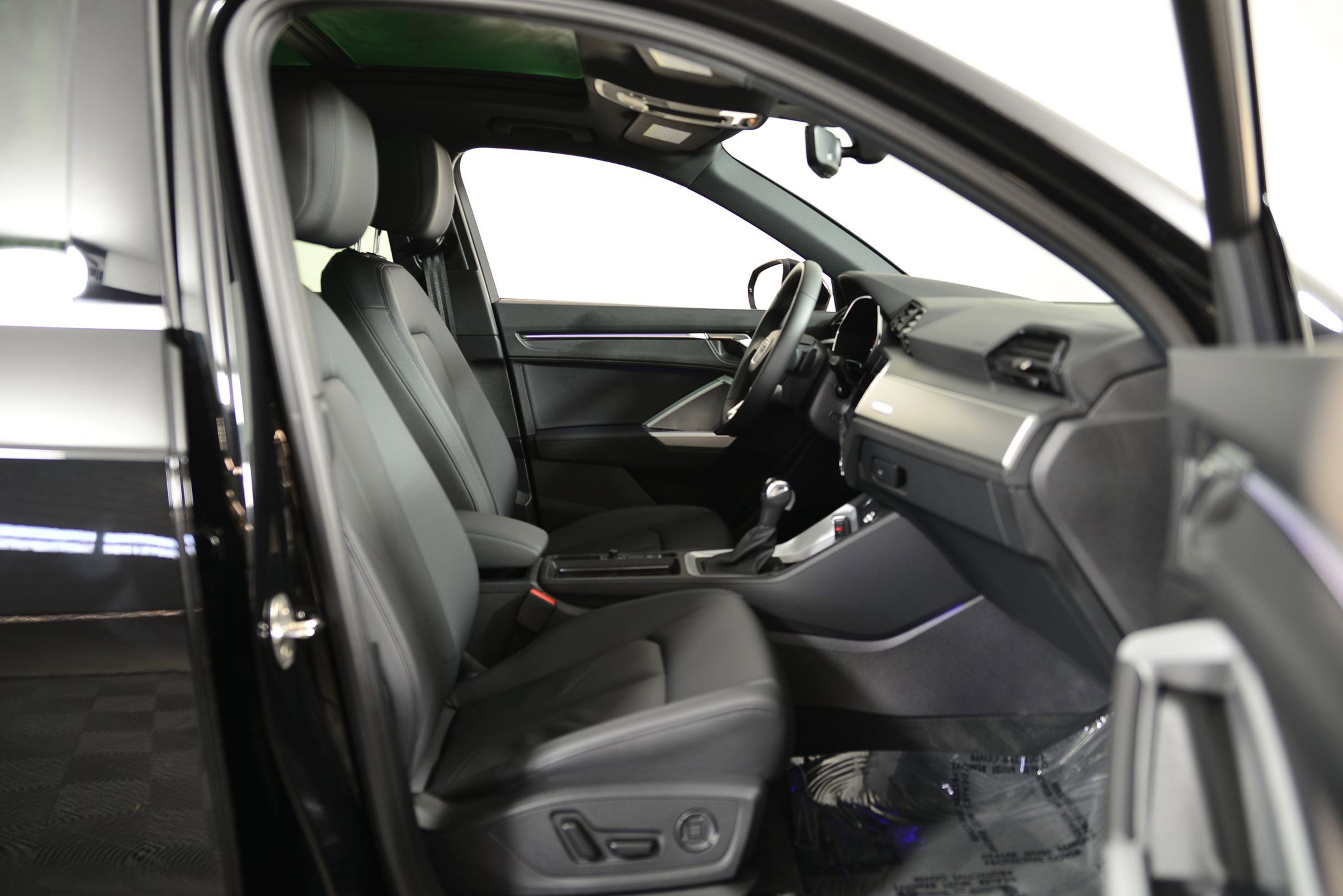 Certified 2025 Audi Q3 2.0T Premium Plus w/ Premium Plus Package image 18