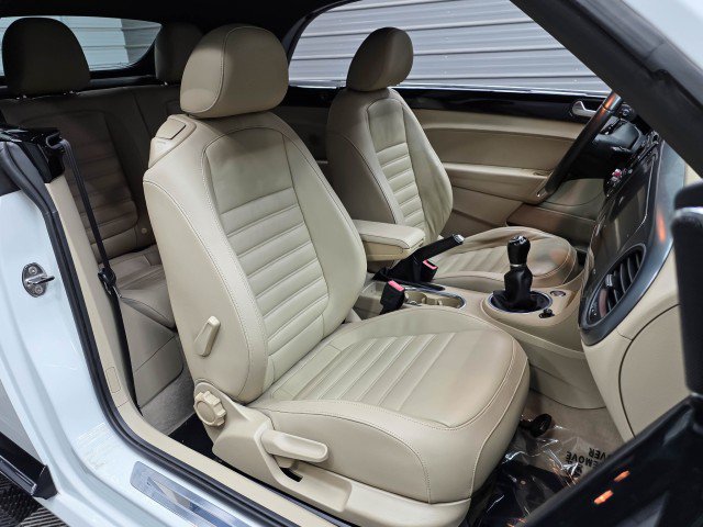 Used 2015 Volkswagen Beetle R-Line FWD image 15