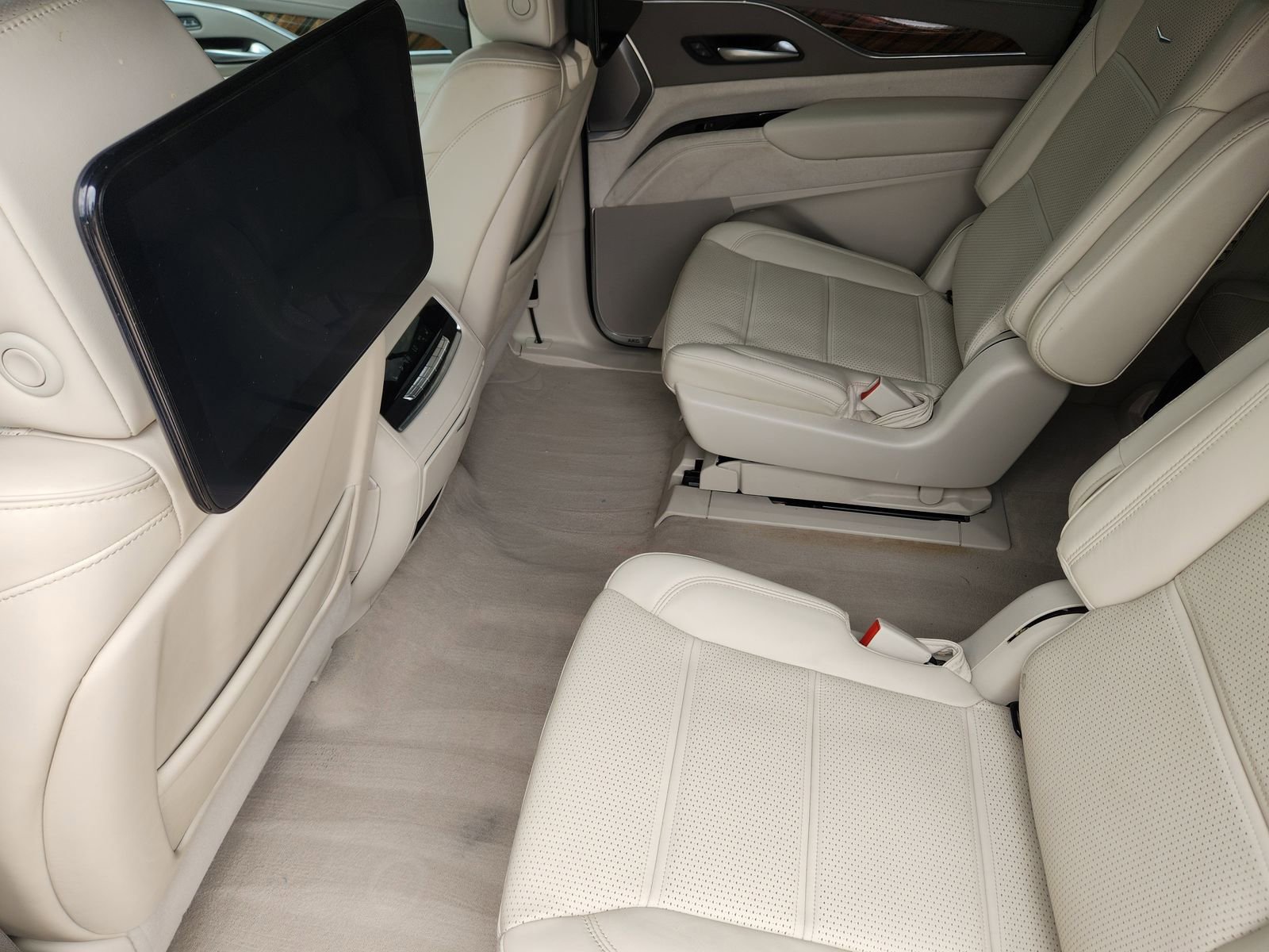 Used 2022 Cadillac Escalade ESV Sport Platinum w/ LPO, ONYX Package AWD/4WD image 41