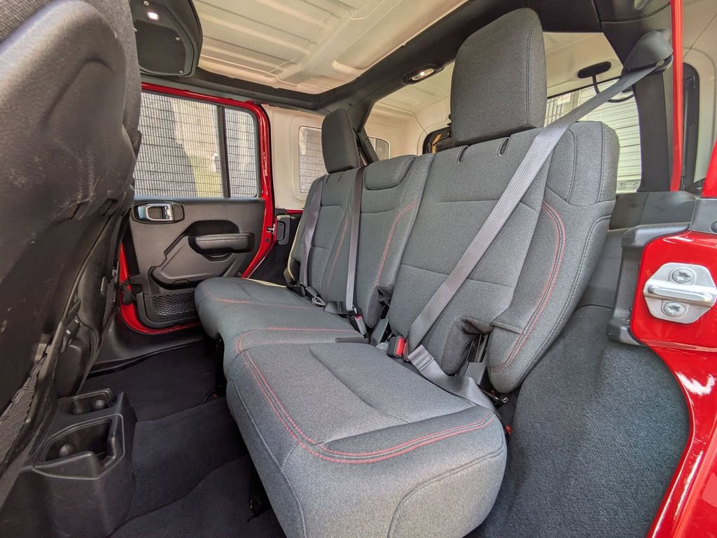 Used 2025 Jeep Wrangler Unlimited Rubicon w/ Convenience Group AWD/4WD image 25