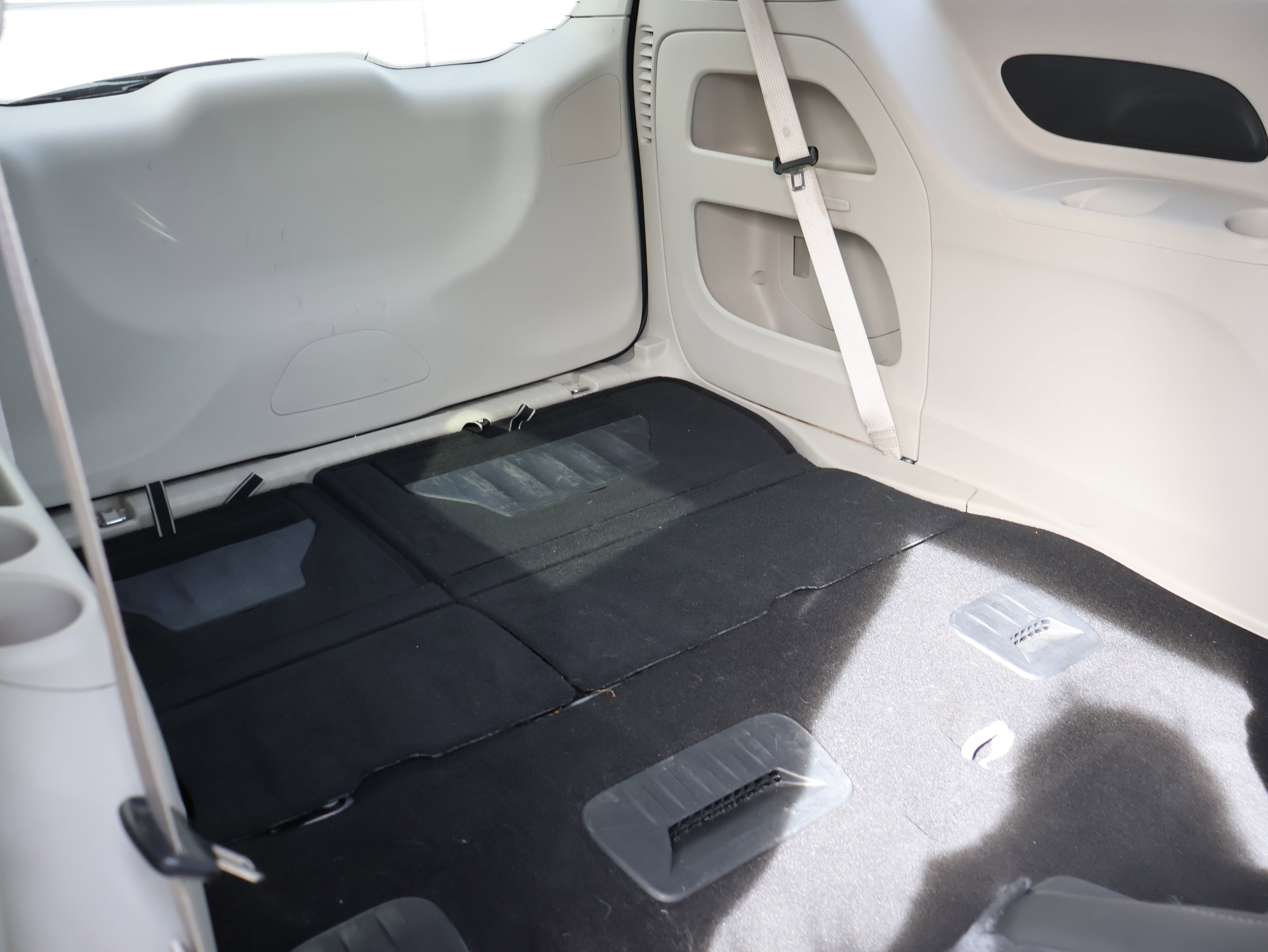 Used 2023 Chrysler Pacifica Touring-L image 12