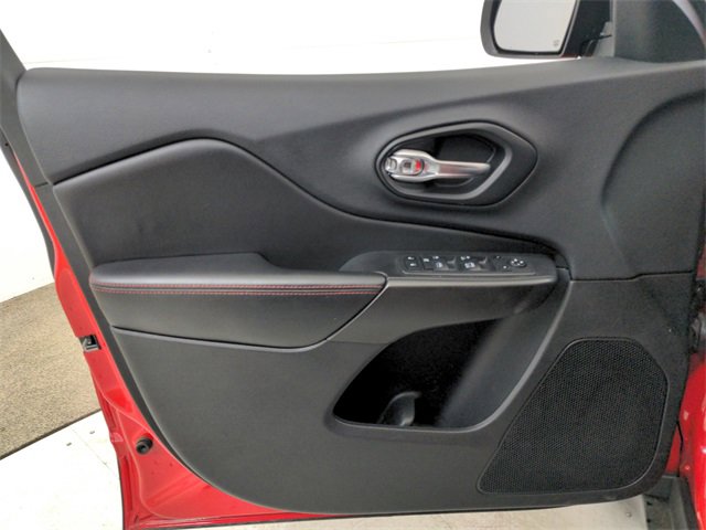 Used 2019 Jeep Cherokee Trailhawk w/ Cold Weather Group image 36