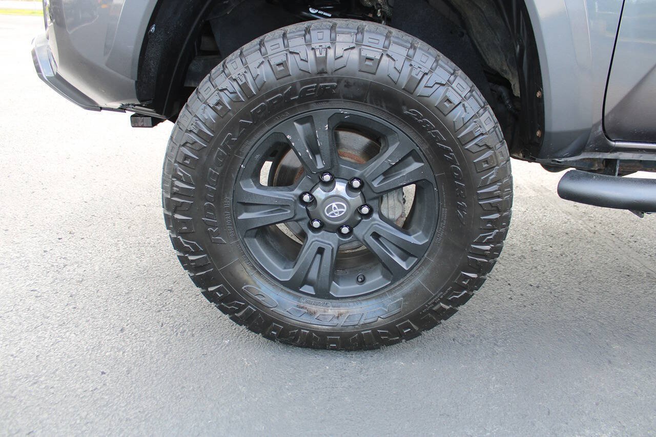 Used 2019 Toyota Tacoma TRD Sport AWD/4WD image 16