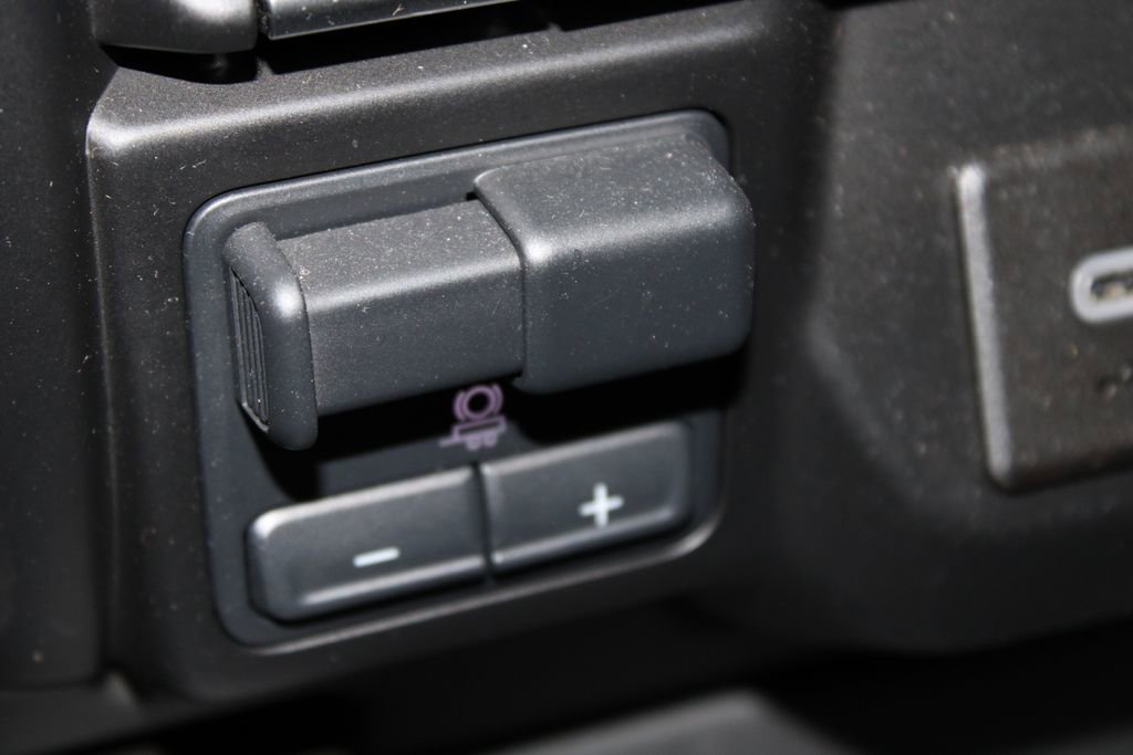 Used 2023 Chevrolet Silverado 2500 LT w/ Midnight Edition image 29