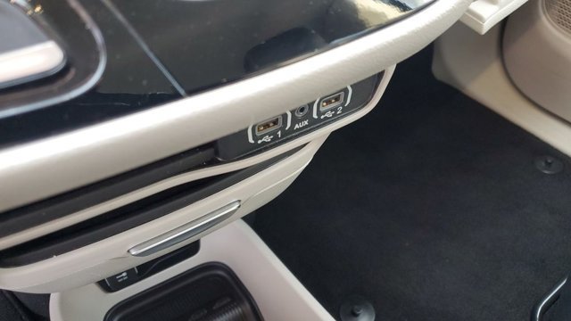 Used 2024 Chrysler Pacifica Touring-L FWD image 17