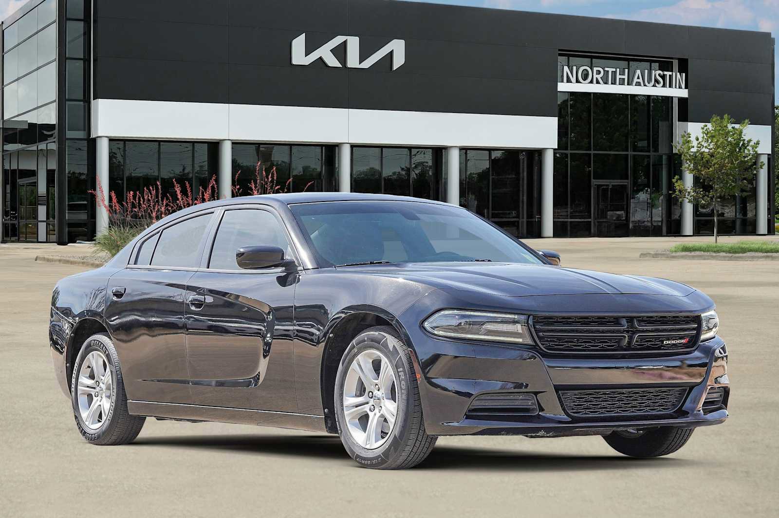 Used 2019 Dodge Charger SXT image 8