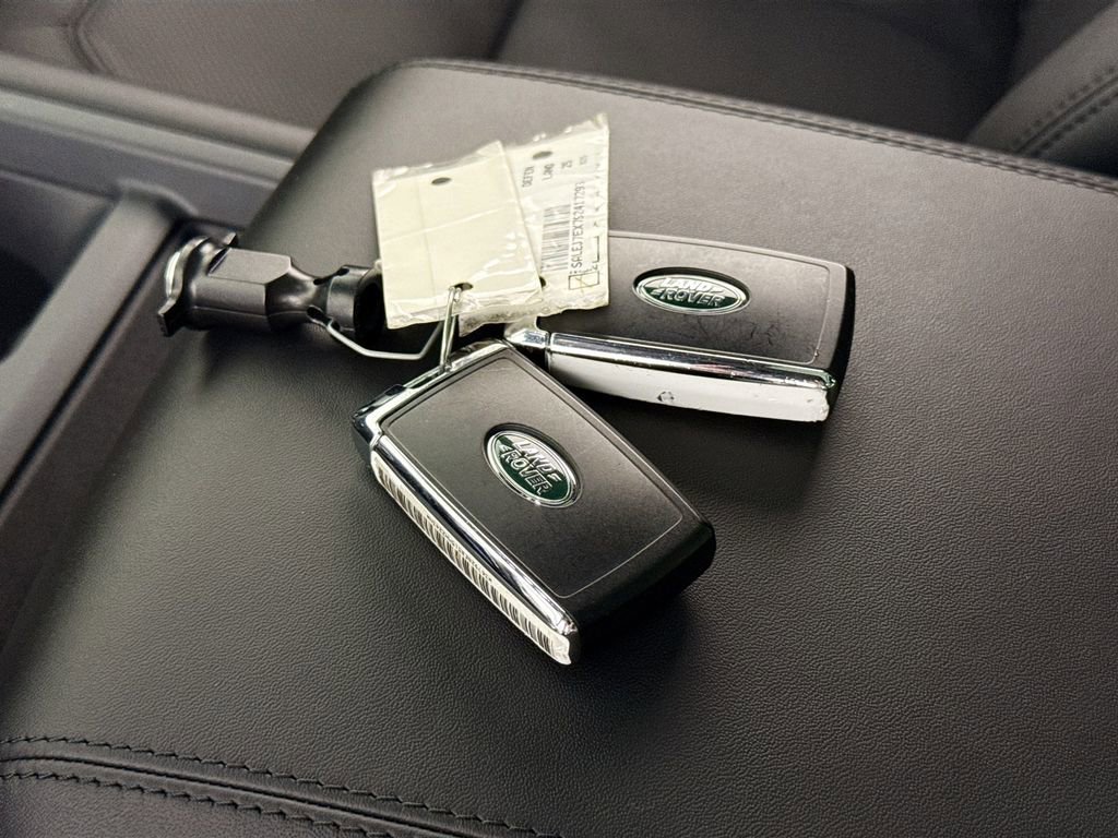 Used 2025 Land Rover Defender 110 S image 17