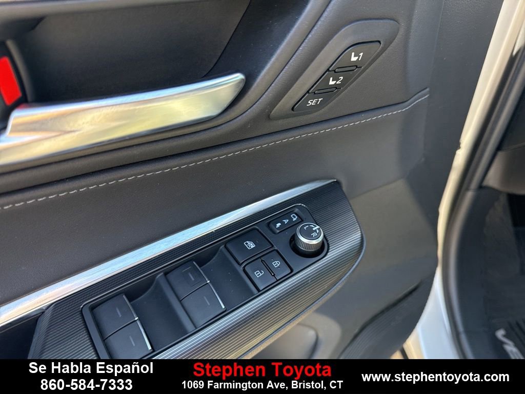 Used 2021 Toyota Venza XLE w/ Softex Package image 13