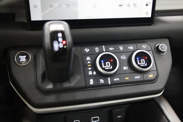 Used 2023 Land Rover Defender 130 SE image 31