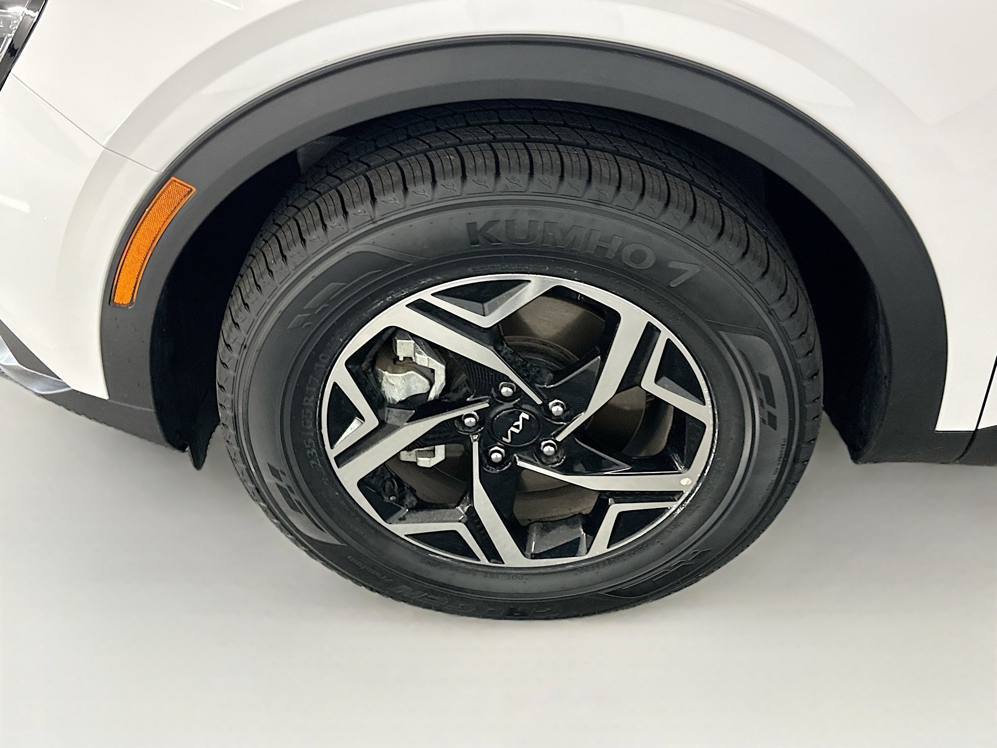 Used 2025 Kia Sportage LX image 11