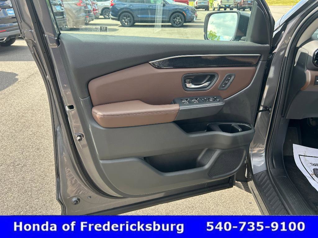 Used 2025 Honda Pilot Elite image 10