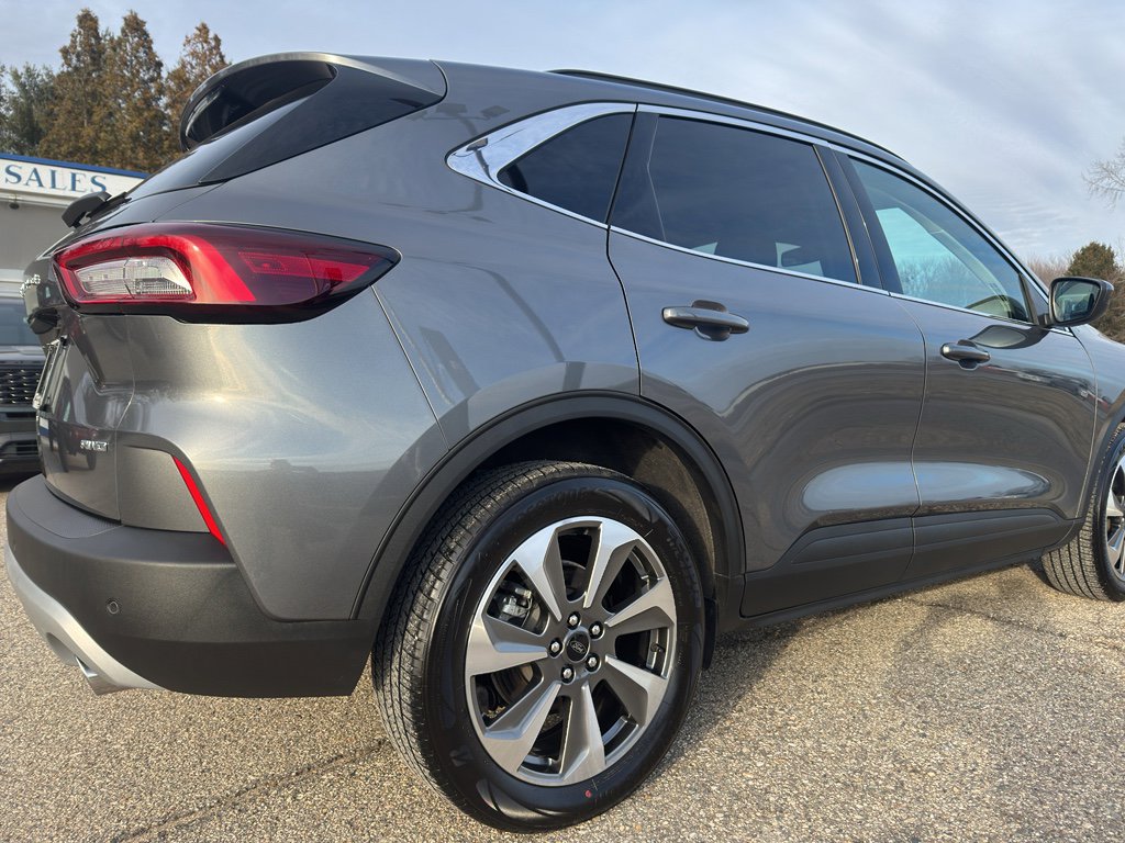 Used 2025 Ford Escape Platinum image 9