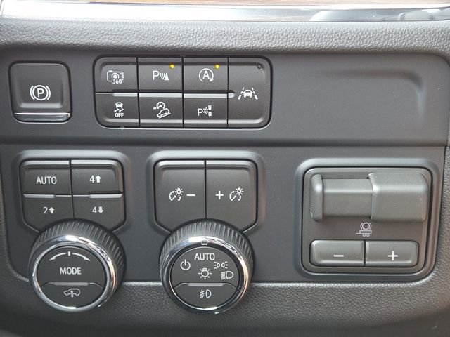 New 2026 Chevrolet Suburban High Country image 14