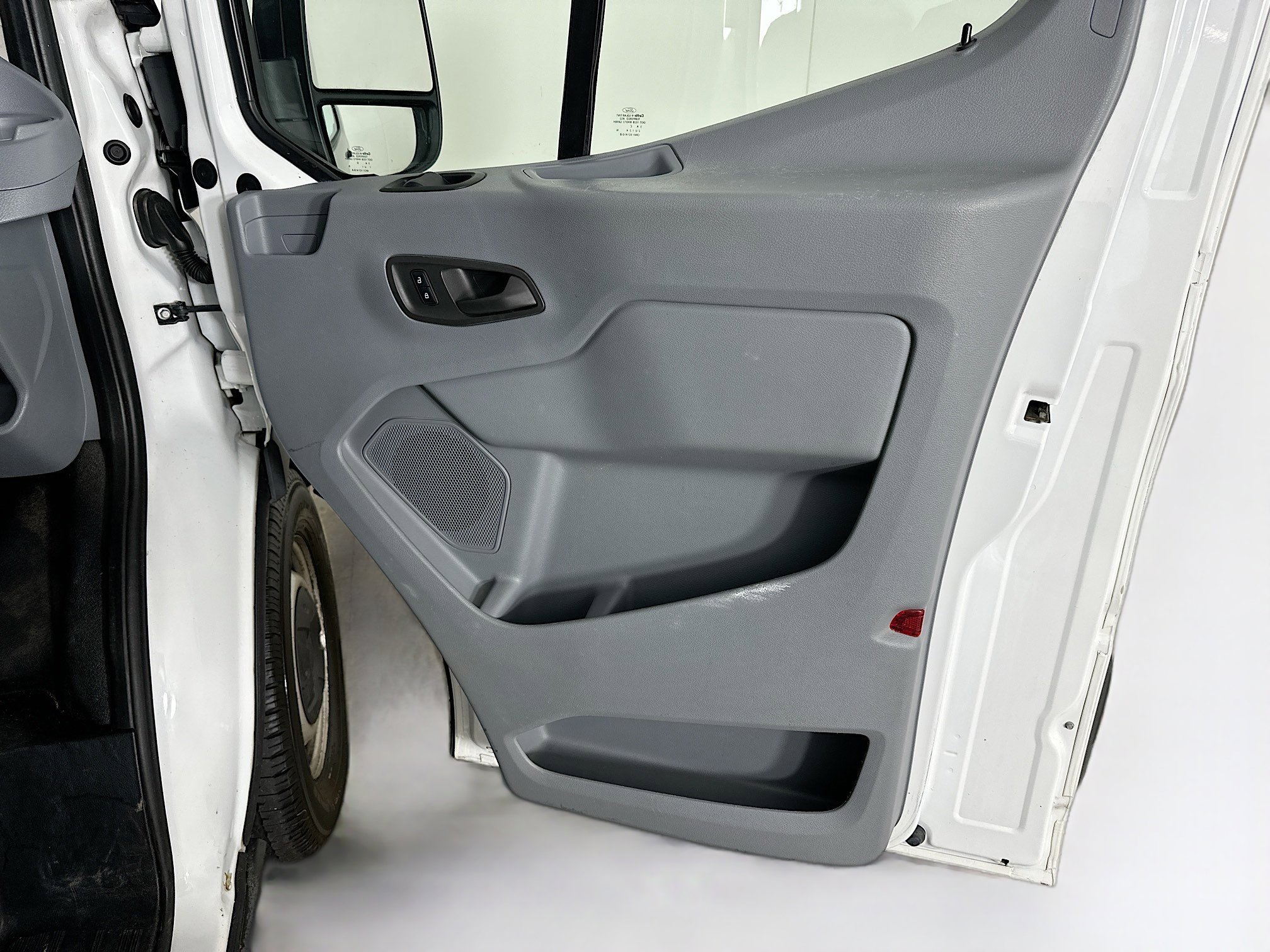 Used 2016 Ford Transit 150 130 Medium Roof image 28