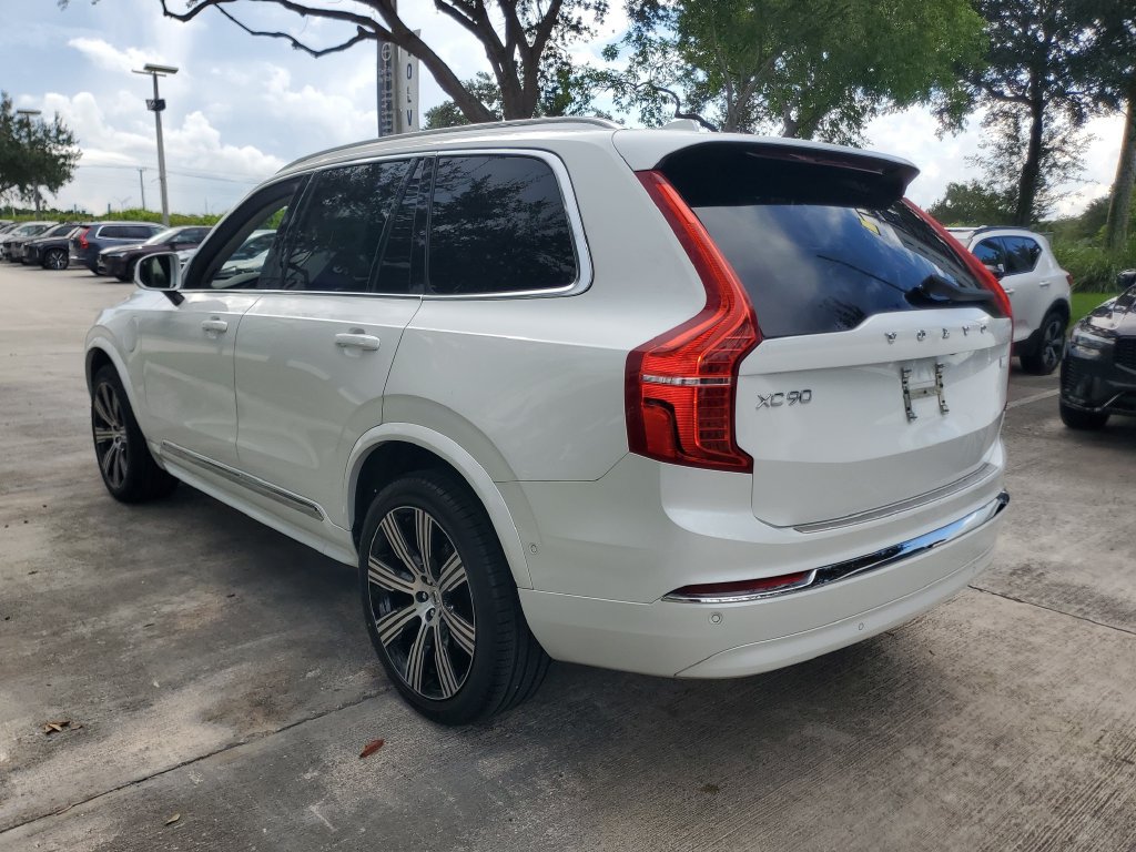 Certified 2024 Volvo XC90 T8 Plus w/ Protection Package Premier AWD/4WD image 4
