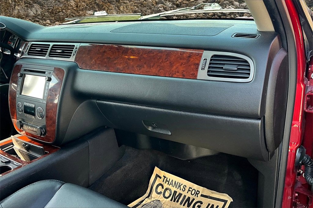 Used 2014 Chevrolet Suburban LTZ image 16