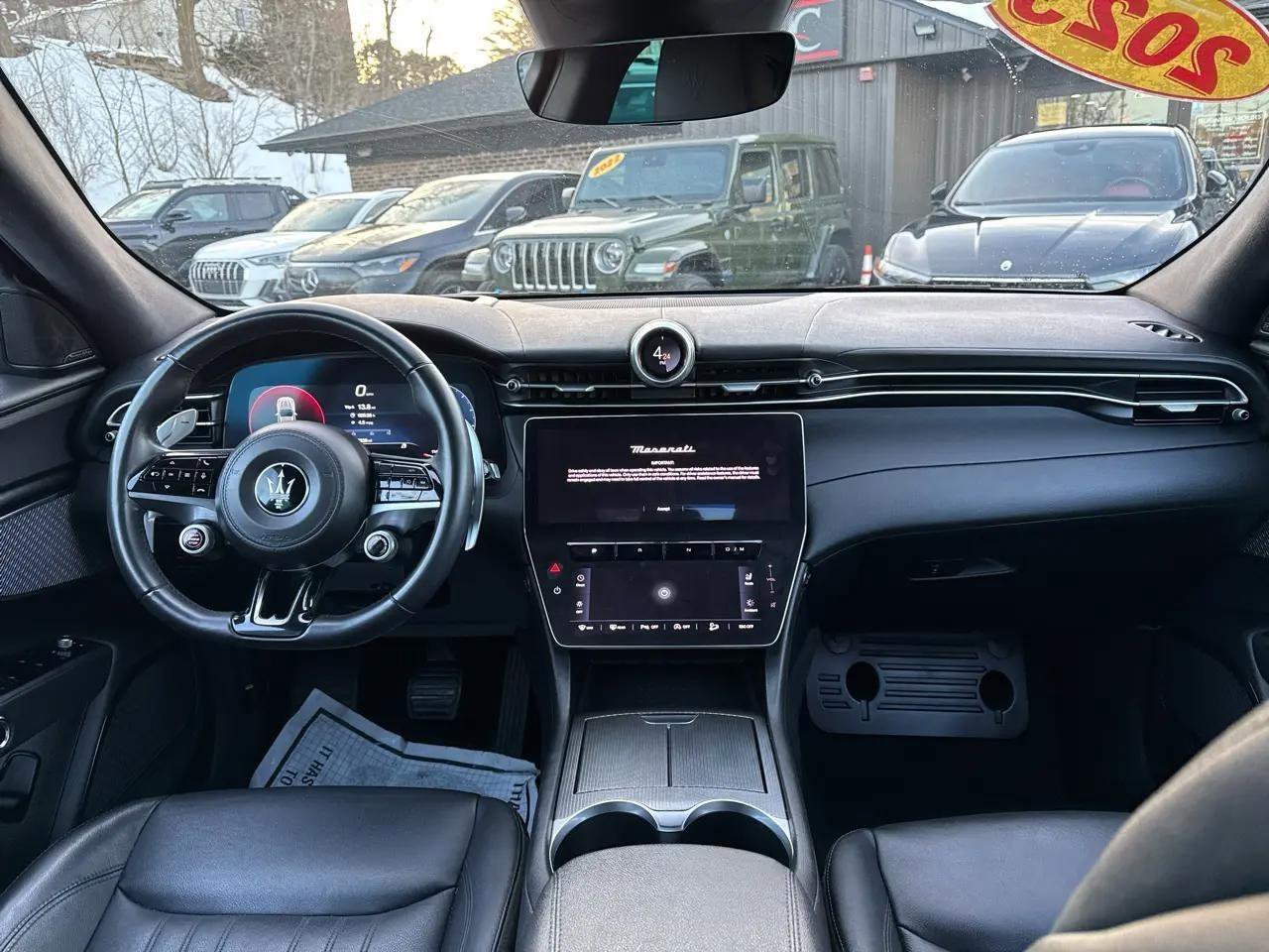 Used 2023 Maserati Grecale GT image 37