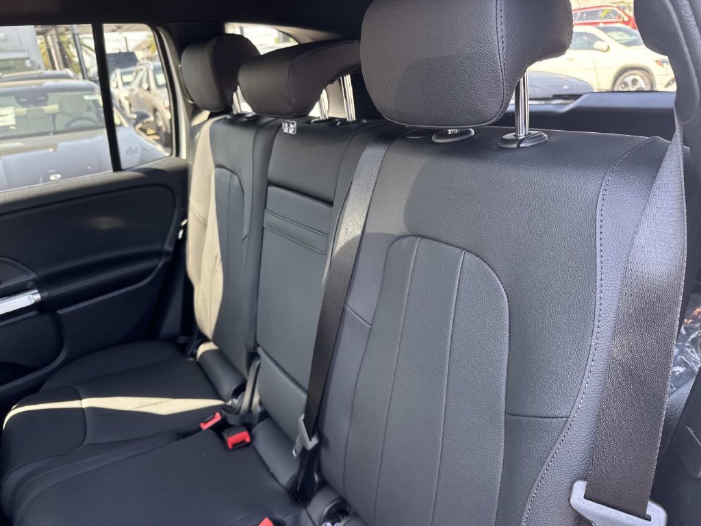 Used 2026 Mercedes-Benz GLB 250 image 6