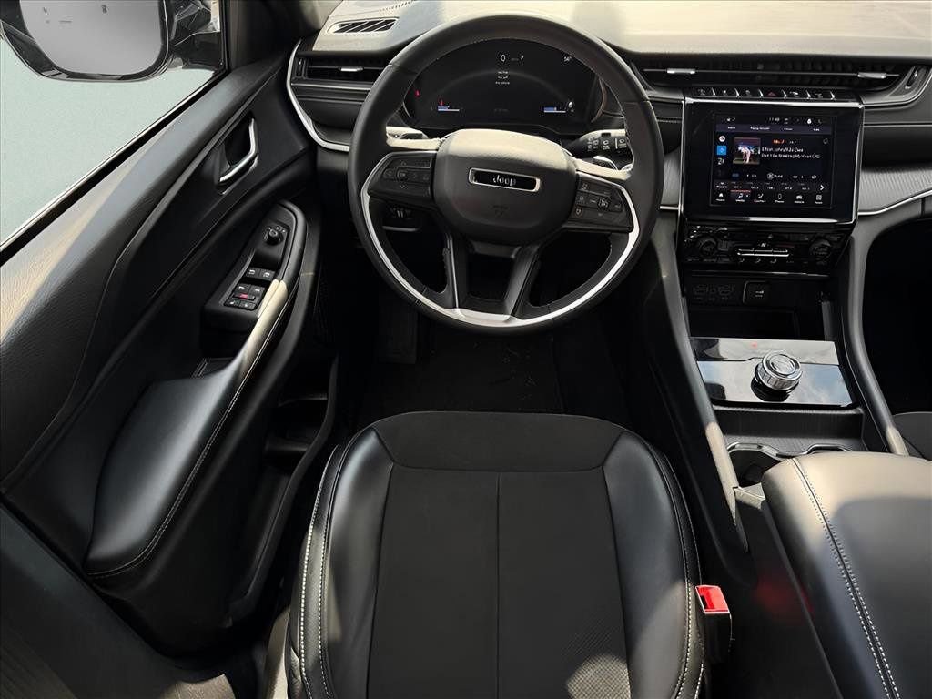 Used 2023 Jeep Grand Cherokee Altitude image 13