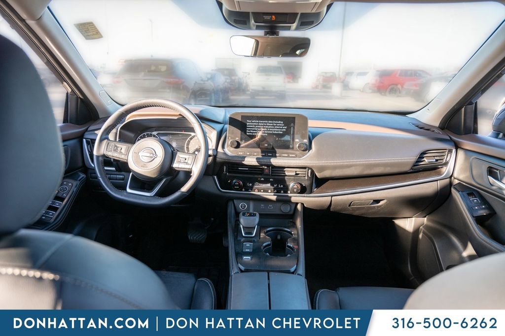 Used 2023 Nissan Rogue SL w/ SL Premium Package image 3