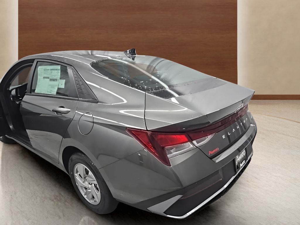 New 2026 Hyundai Elantra SE FWD image 5
