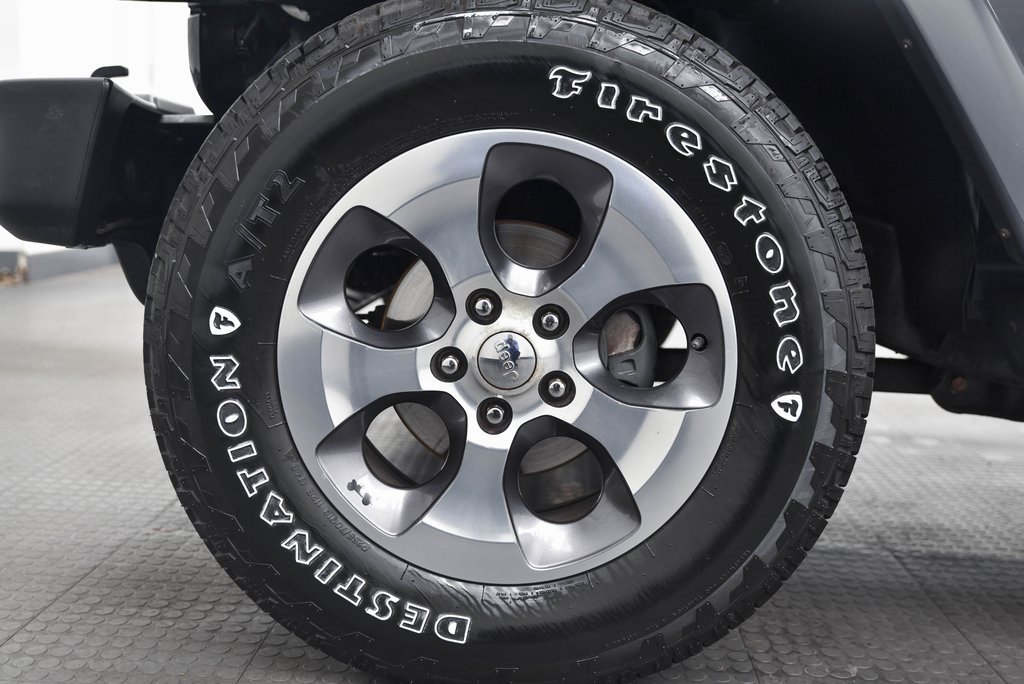 Used 2016 Jeep Wrangler Unlimited Sahara w/ Connectivity Group image 8