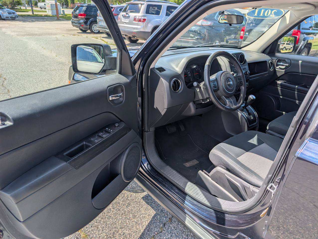 Used 2011 Jeep Patriot Latitude FWD image 12