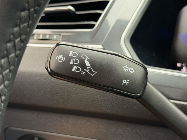 Used 2024 Volkswagen Tiguan SE R-Line AWD/4WD image 25
