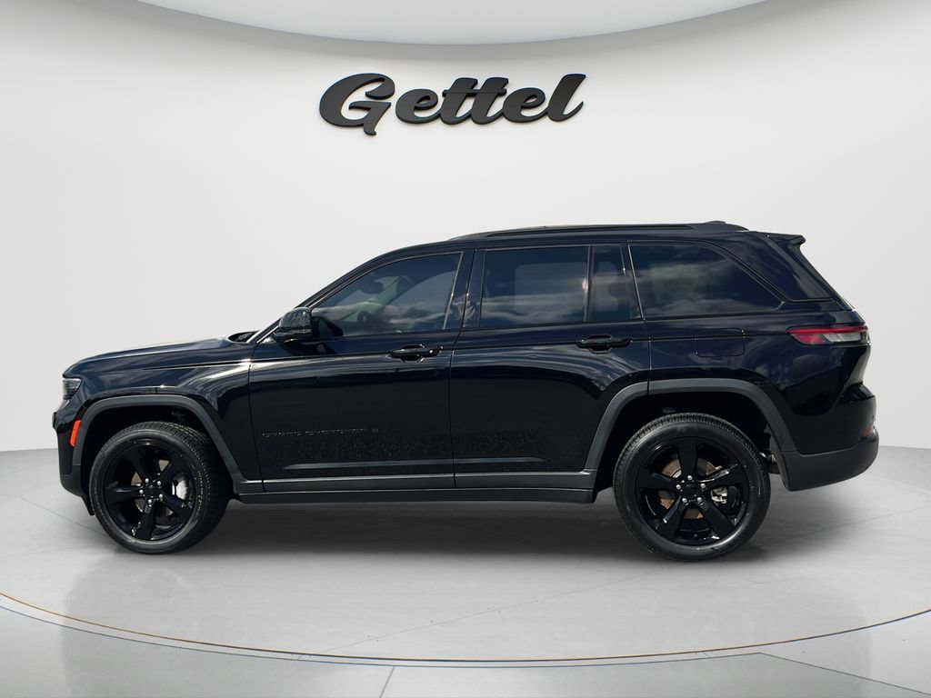Used 2023 Jeep Grand Cherokee Limited w/ Black Appearance Package AWD/4WD image 8