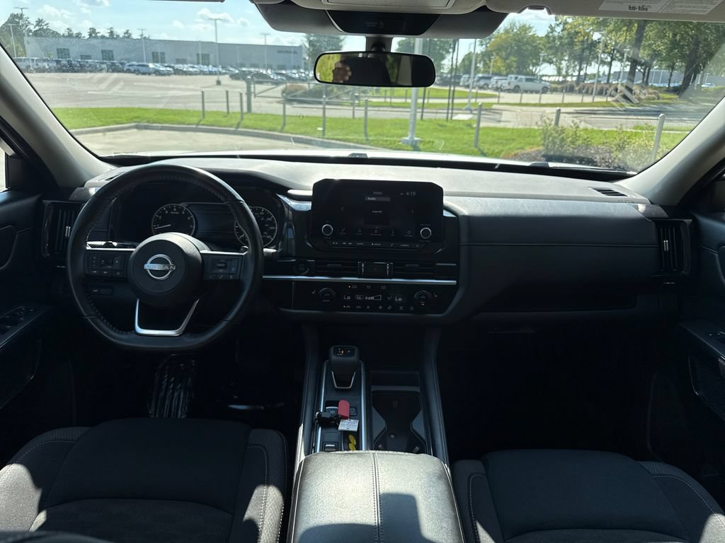 Used 2025 Nissan Pathfinder SV FWD image 16