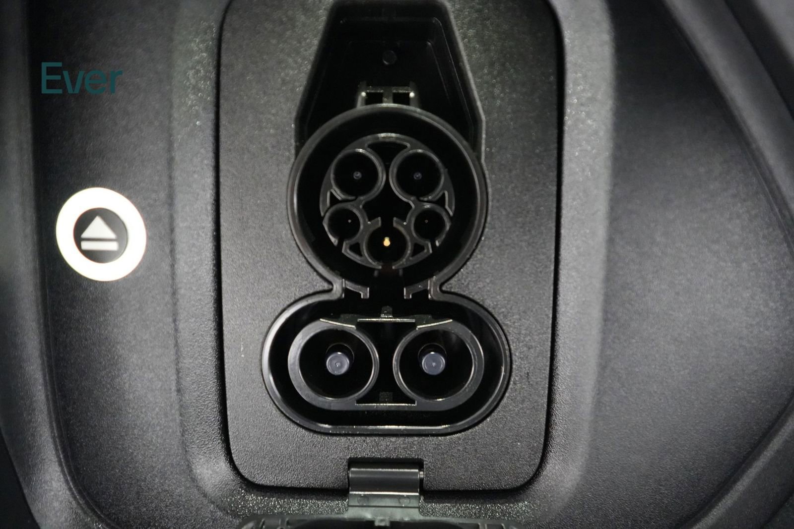 Used 2025 Rivian R1S Adventure image 10