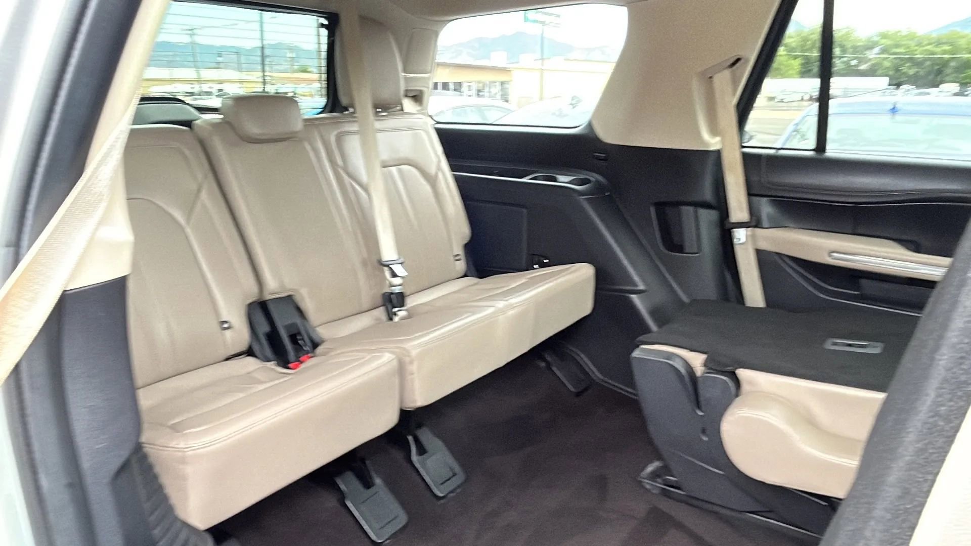 Used 2023 Ford Expedition Limited image 18