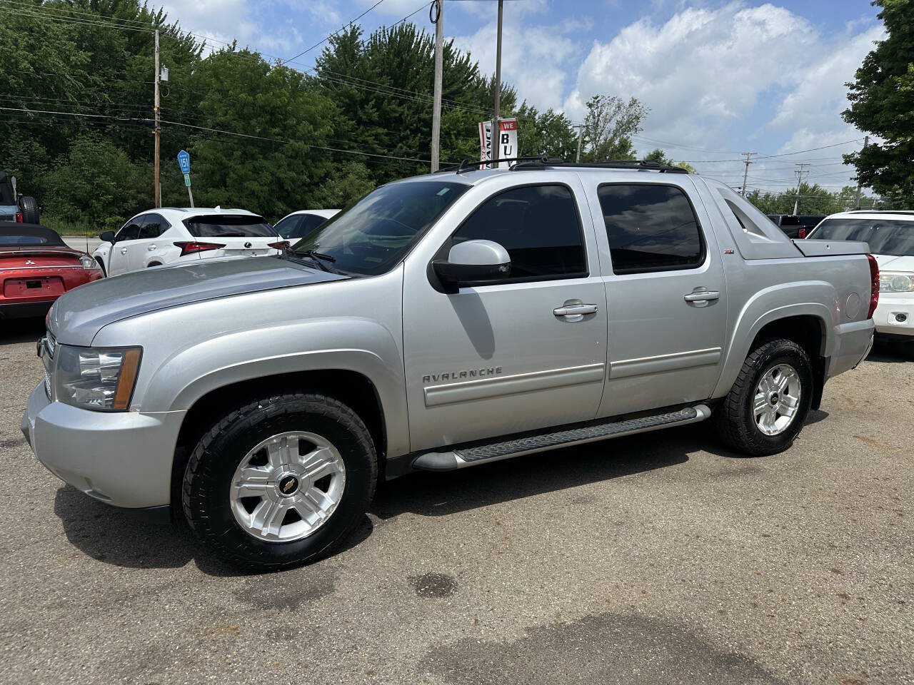 Used 2012 Chevrolet Avalanche LT AWD/4WD image 3