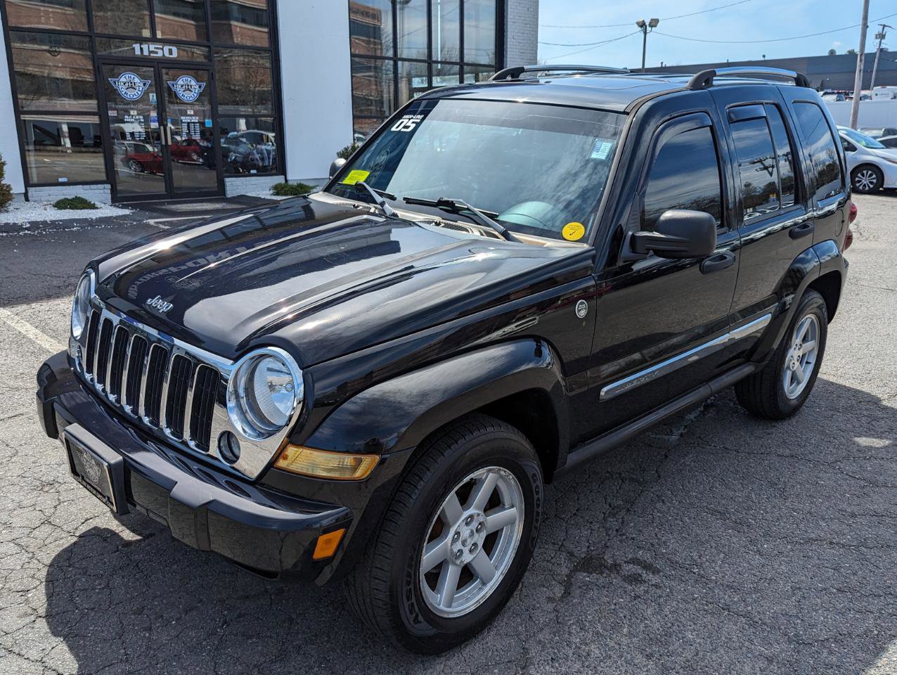 Used 2005 Jeep Liberty Limited AWD/4WD image 2