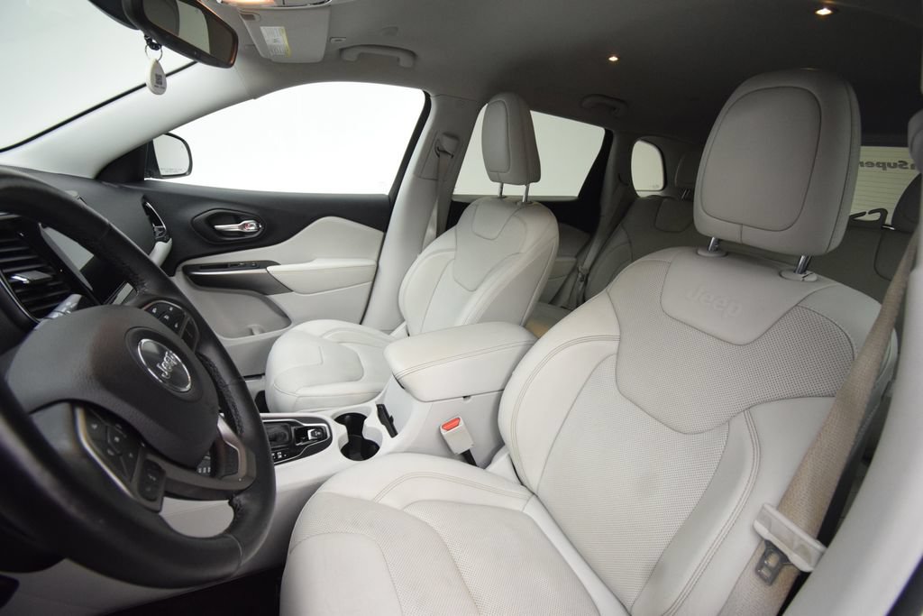 Used 2019 Jeep Cherokee Limited AWD/4WD image 16