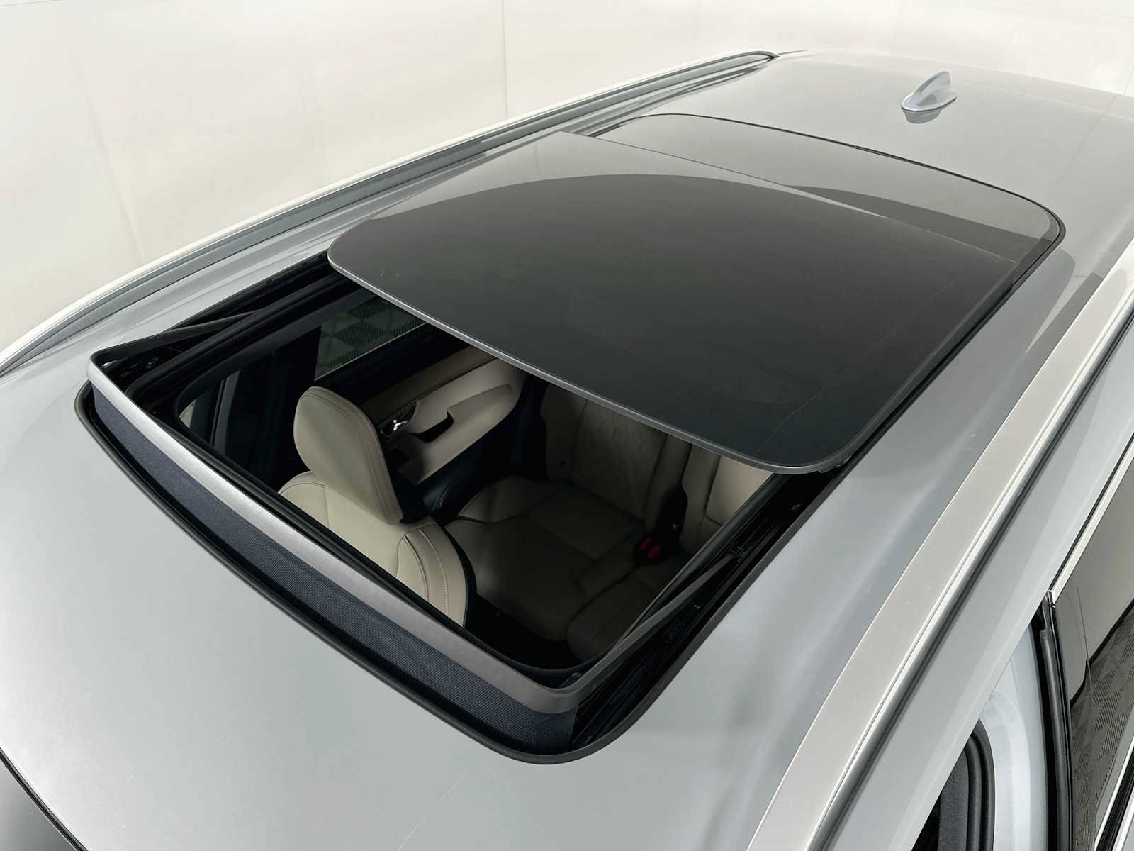 New 2027 Volvo XC90 B6 Plus AWD/4WD image 19