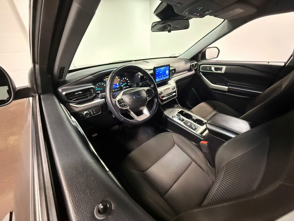 Used 2022 Ford Explorer XLT image 59