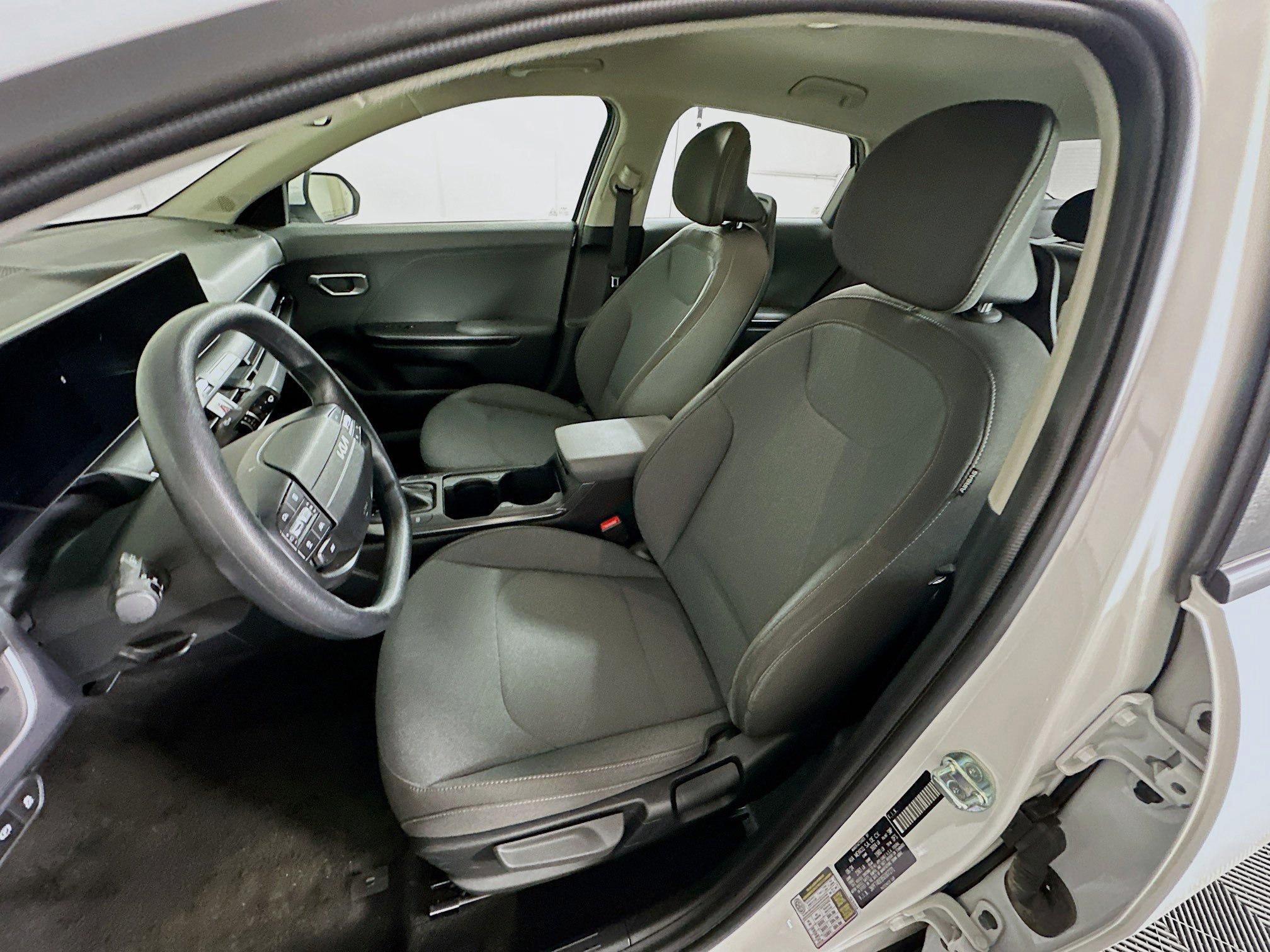 Used 2025 Kia K4 LXS image 13