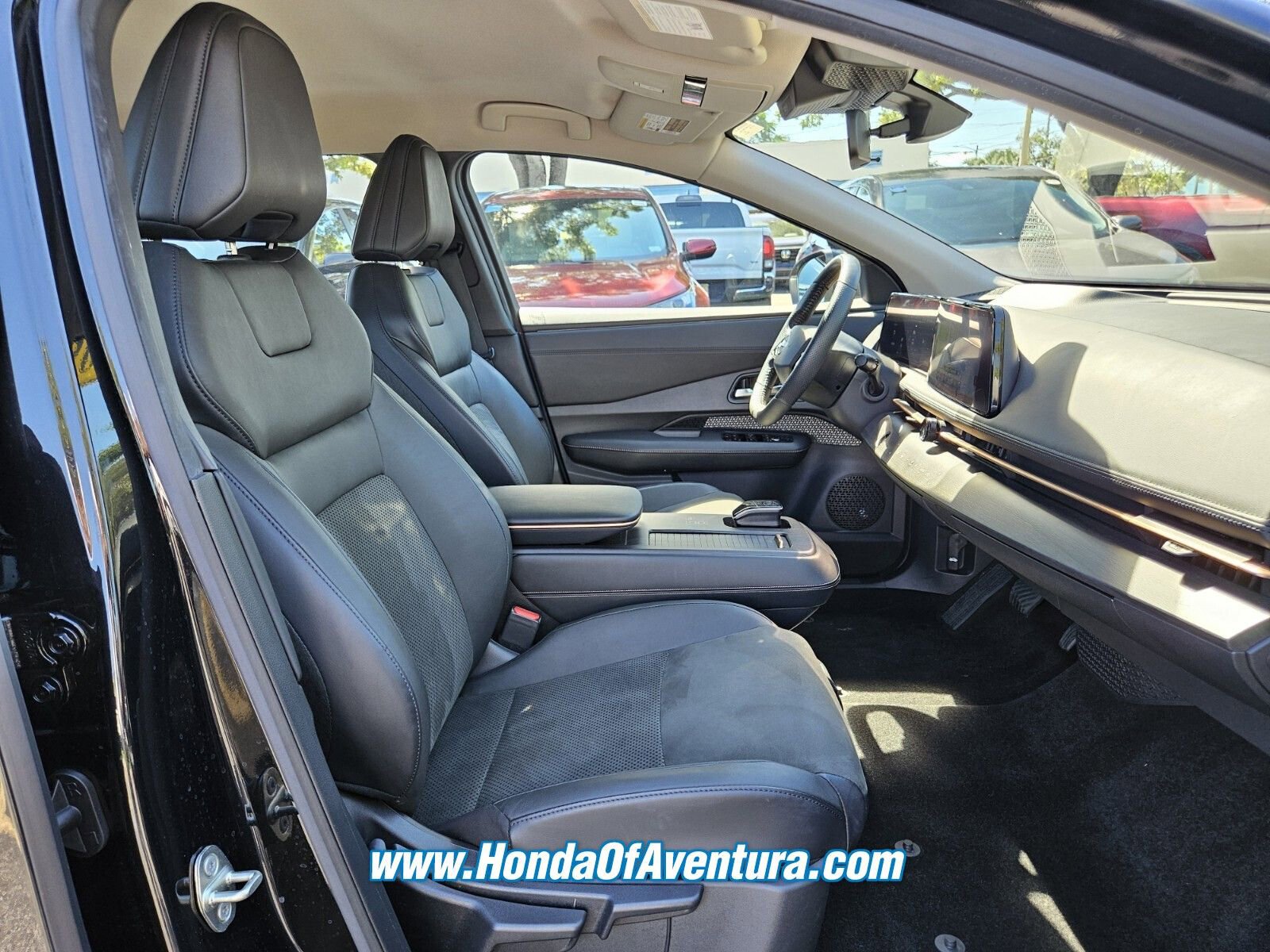 Used 2024 Nissan Ariya FWD image 12