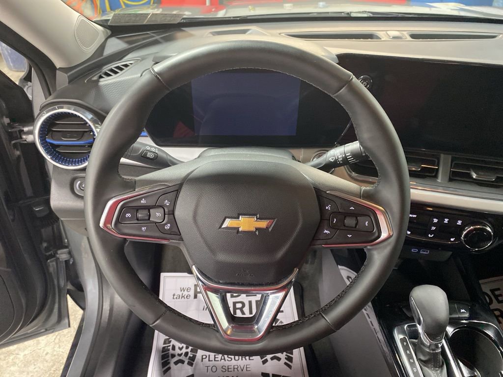 Certified 2025 Chevrolet Trax LT w/ LT Convenience Package image 22