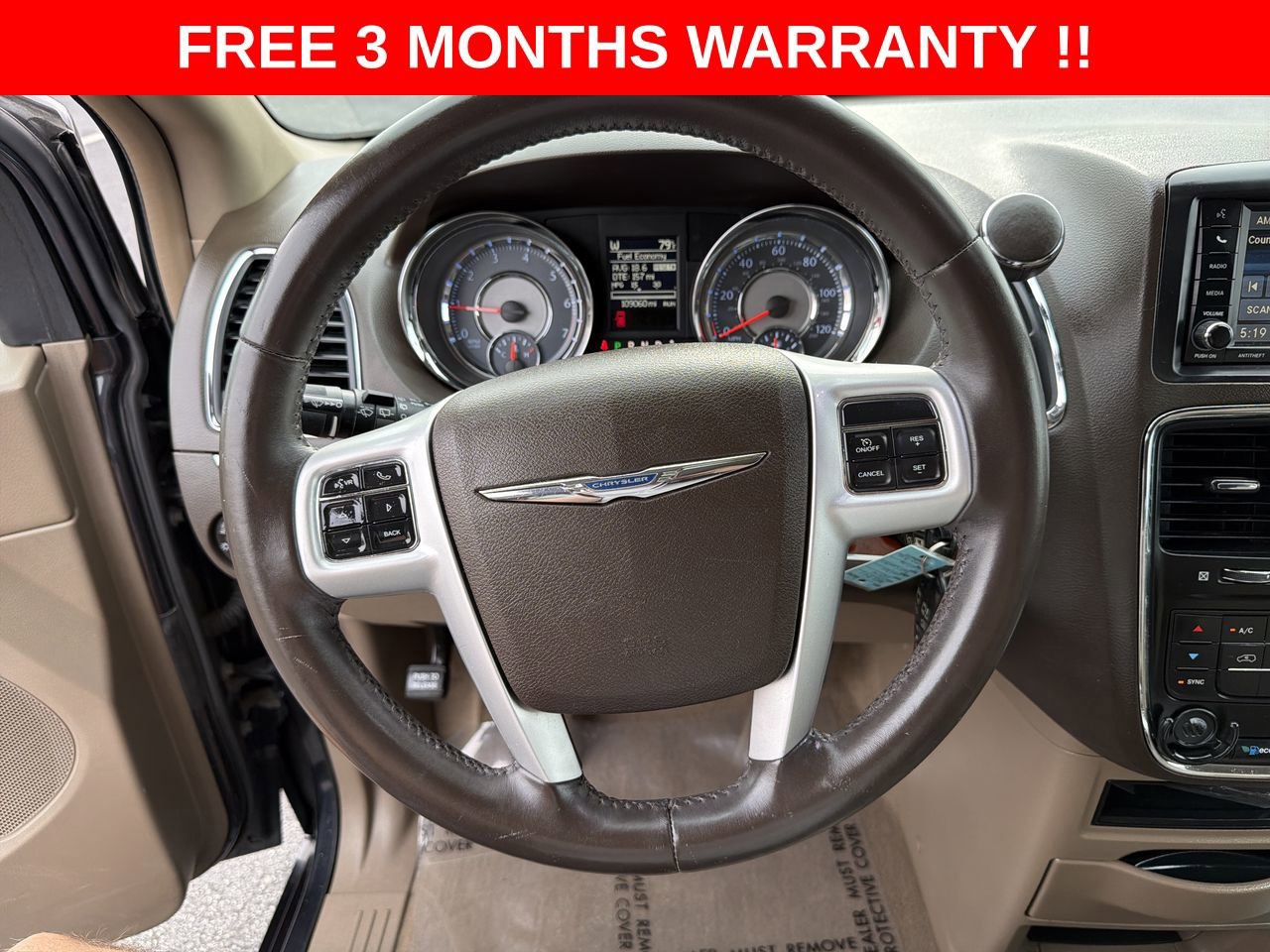 Used 2014 Chrysler Town & Country Touring FWD image 15