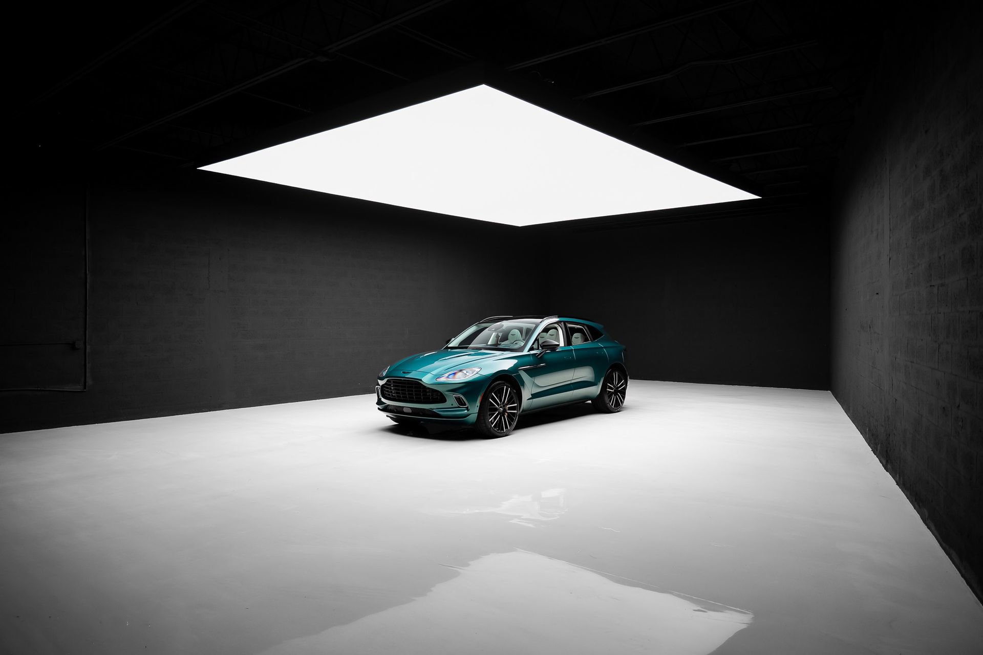 Used 2023 Aston Martin DBX AWD/4WD image 94