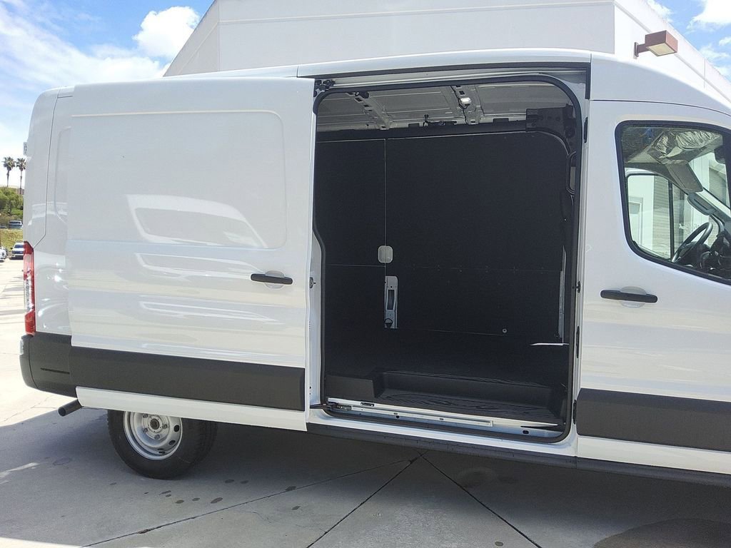 New 2026 Ford Transit 250 148 Medium Roof w/ Load Area Protection Package RWD image 13