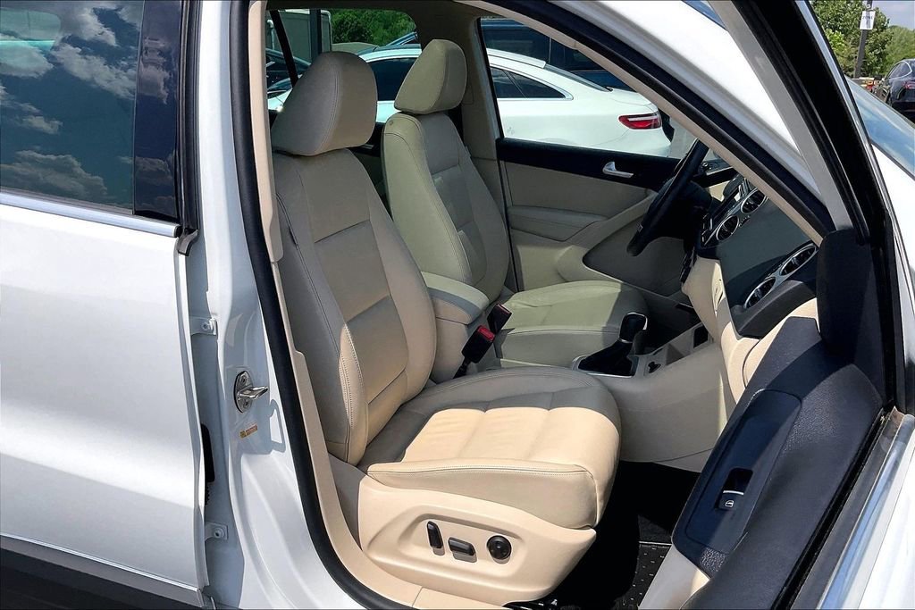 Used 2017 Volkswagen Tiguan SEL FWD image 31