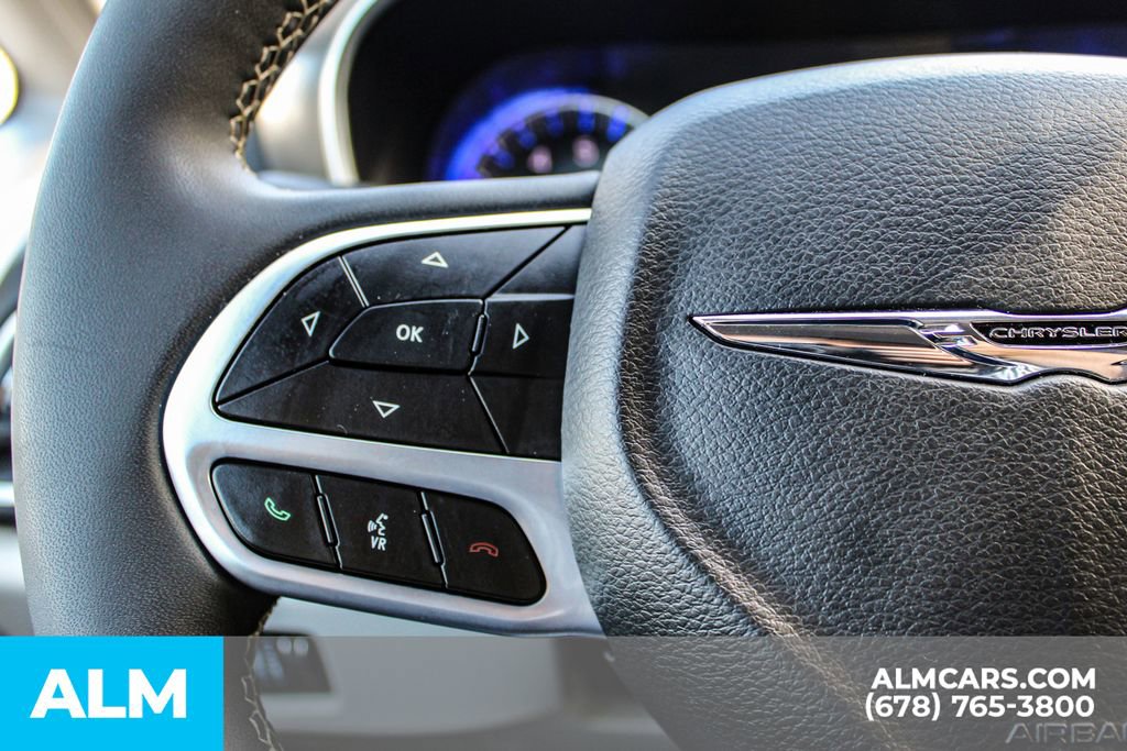 Used 2024 Chrysler Pacifica Touring-L image 29