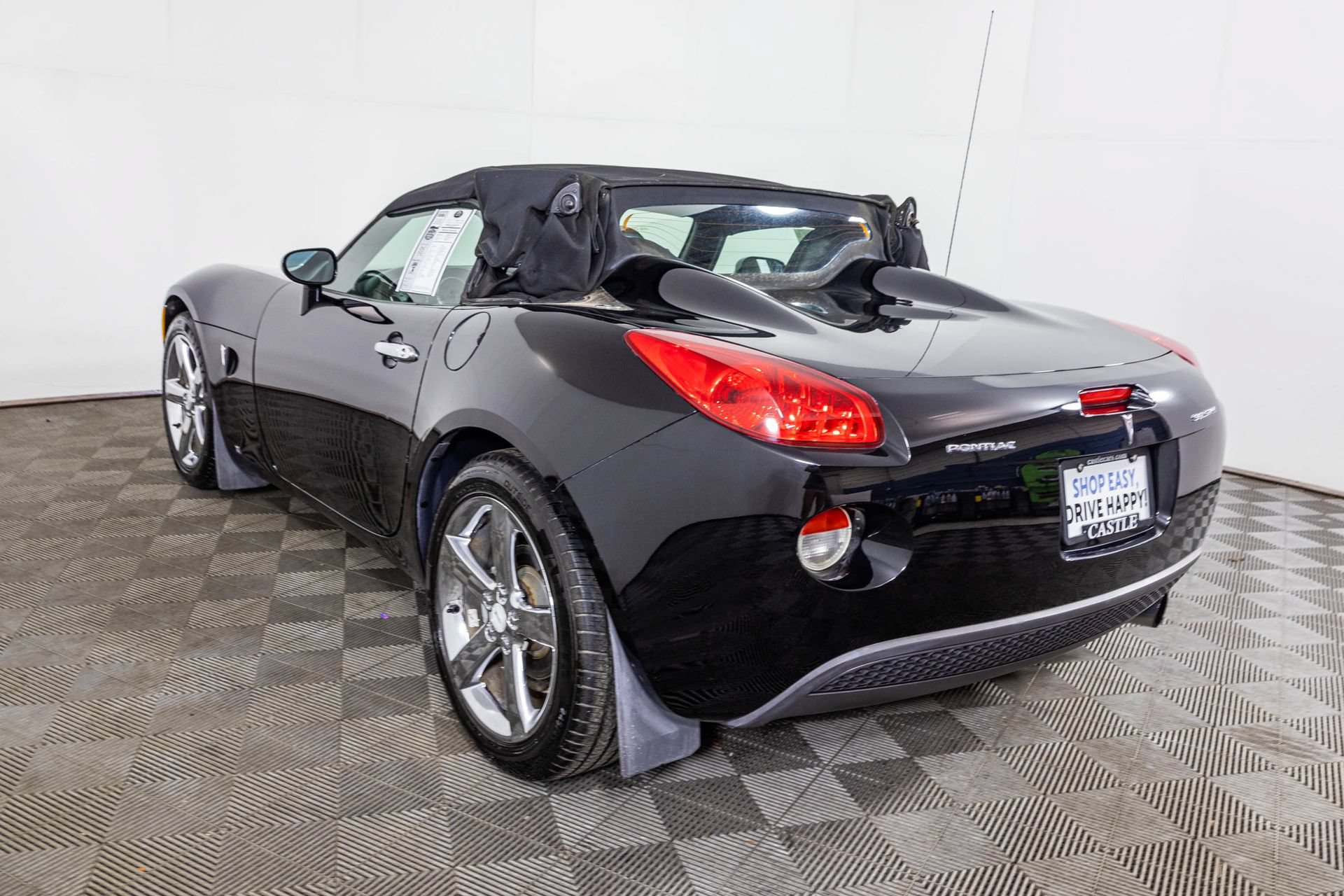 Used 2006 Pontiac Solstice Convertible w/ Premium Package RWD image 16